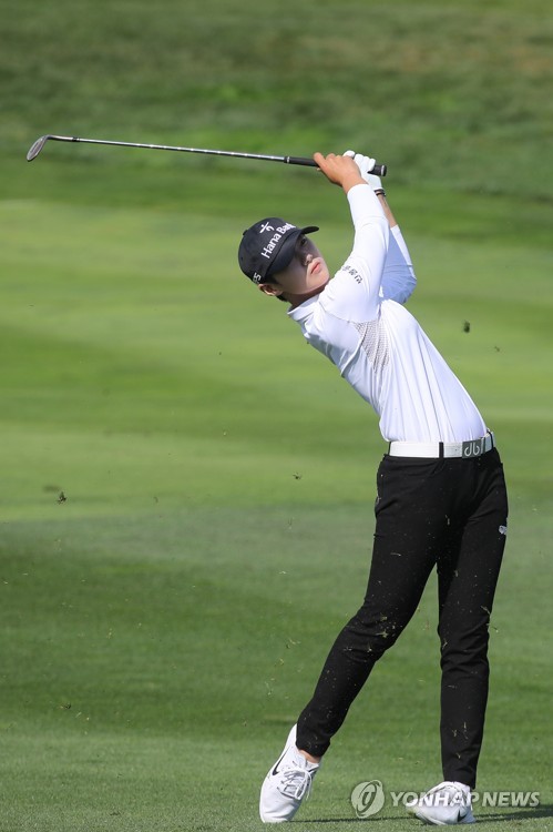 어금니 부러진 대니엘 강, LPGA 싱가포르 대회 단독 선두