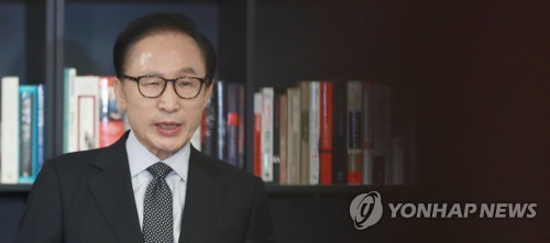 검찰 소환 앞둔 MB, 변호인단 구성·대응전략 마련 부심