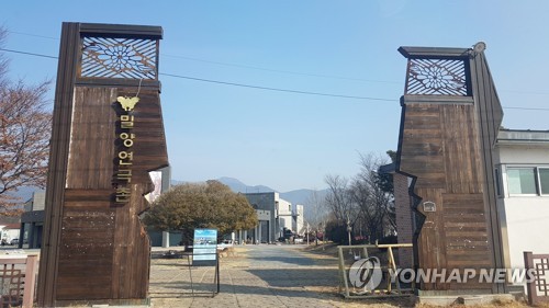 경찰, 성폭행 의혹 이윤택 압수수색·금주 소환… 김기덕 등 내사