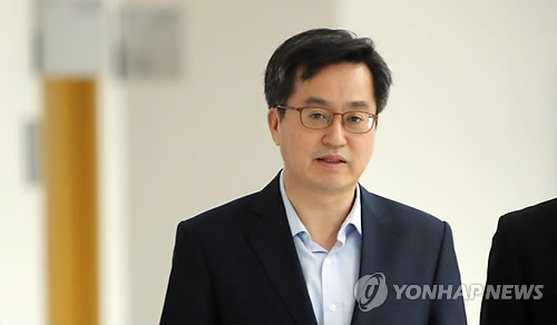 김동연 "청년 일자리 연계 직접 보조금·세제지원 검토"