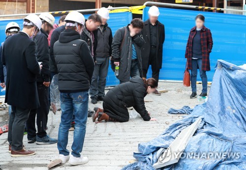 "가족여행 앞두고 좋아했었는데"… 엘시티 사고 현장 동료의 눈물