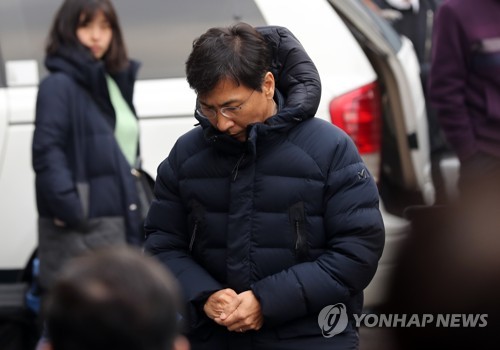  '안희정 성폭행' 수사 새 국면 눈앞… 19일 소환 통보