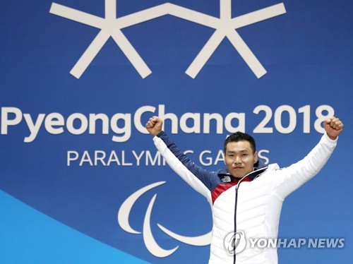 [패럴림픽] 신의현, 애국가 들으며 '글썽'… "약속 지킨 남자 됐다"