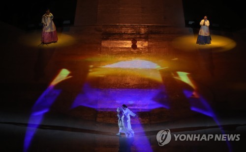 '하나 된 열정' 문구와 함께 어둠 속으로 사라진 평창 불꽃