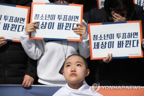 대통령 4년 연임·18세 선거에 "미흡·진전·부작용" 갑론을박