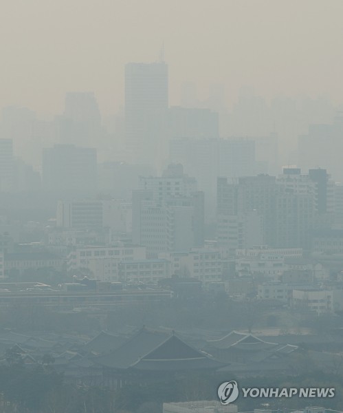 화창한 봄 덮친 미세먼지…서울 '역대급' 고농도 기승