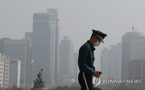 서울·경기, 어제 미세먼지 2015년 관측 이래 '최악'