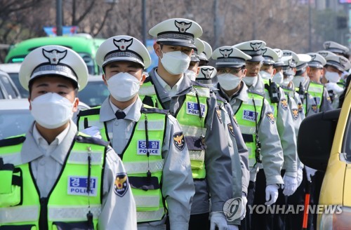 미세먼지 공습에 '사면초가' 한반도… "모레부터 점차 해소"