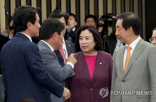 한국당 "야당 탄압 도 넘어"… 지방선거 후보 잇단 경찰수사에 반발