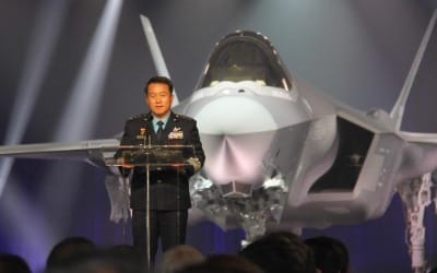 '위풍당당' 공군 F-35A 1호기 공개…"작전개념 획기적 변화"