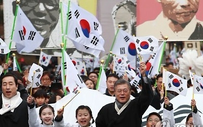 문 대통령 3·1절 기념식 참석…한일관계·한반도 평화구상 제시