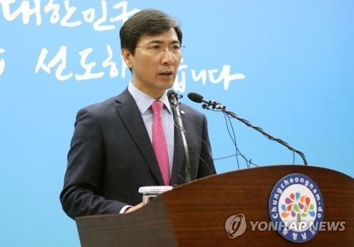 '정계은퇴 선언' 안희정, 여야막론 맹비난…청와대 청원글 쇄도