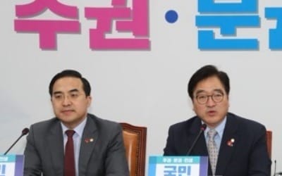 민주 "개헌은 '촛불 명령'… 다수 국민 지지" 개헌협상 야당 압박