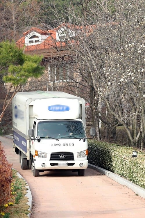 '성추문' 고은 시인, 수원 거주지서 책 옮겨… 곧 이사할 듯