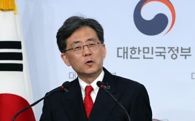 김현종 "韓, 고래등 사이 낀 새우 아냐…돌고래 돼 치고나가야"