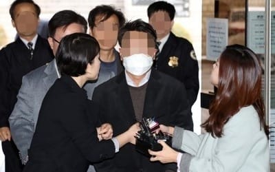 '후배검사 성추행' 전직 검사 영장심사 출석…' 묵묵부답'