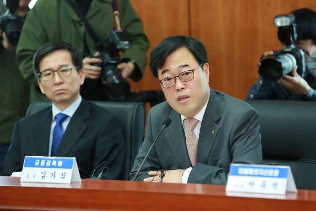 김기식, 금감원장직 사퇴 여부 묻는 질문에 '묵묵부답'