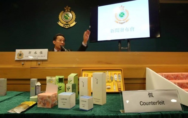 지난해 12월 홍콩세관은 한국, 일본, 유럽 등 수입 화장품 위조 제품 5200건을 유통한 일당을 잡아들였다. 총 67만위안(약 1억1400만원) 규모다. 사진=바이두