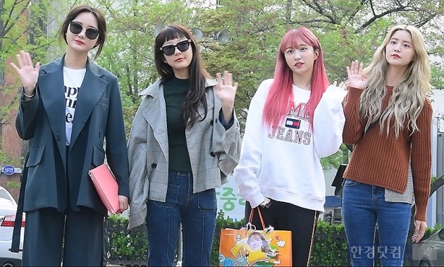 [HK영상] EXID, 이른 아침 출근길은 피곤해…'그래도 예쁘네~'