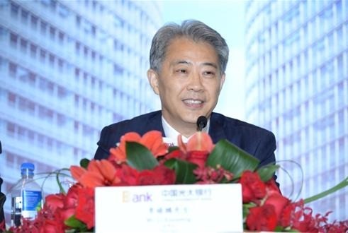 중국광대은행 리사오펑 회장이 2017년 경영실적을 발표하고 있다