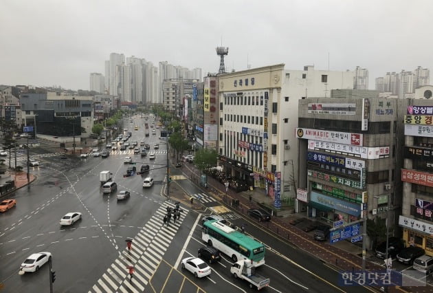 인덕원~동탄 복선전철이 지날 경기 수원시 영통구 법원사거리 일대.  양길성 기자