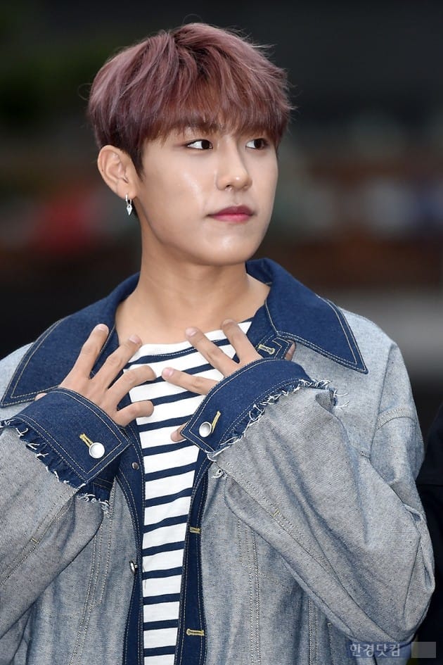 [포토] 워너원 박우진, '점점 더 날렵해지는 턱선'