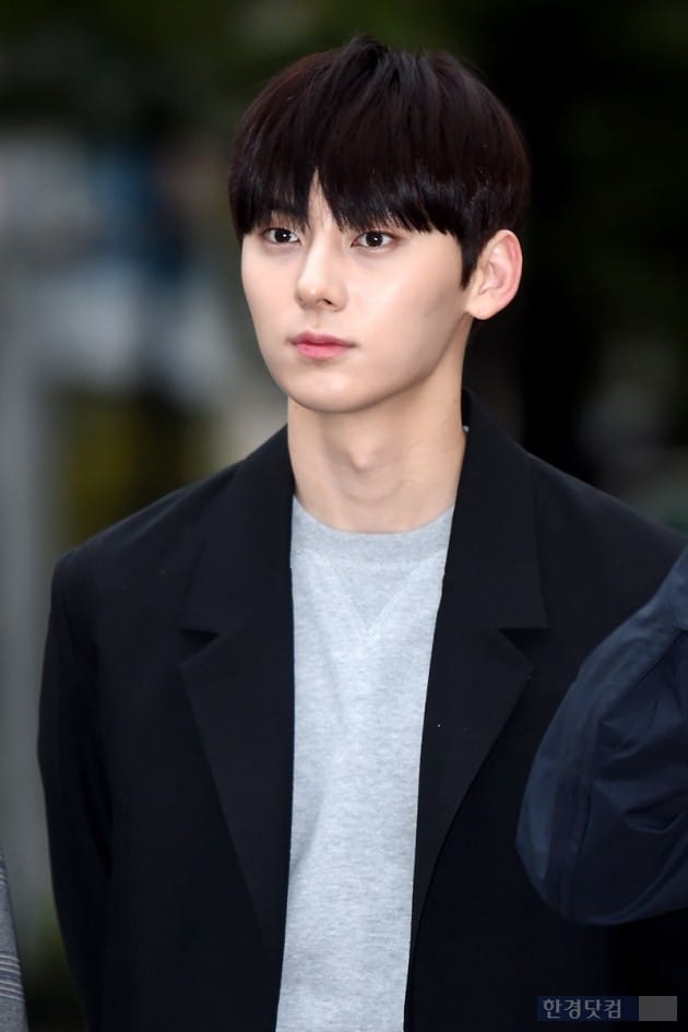 [포토] 워너원 황민현, '아침부터 돋보이는 잘생김'