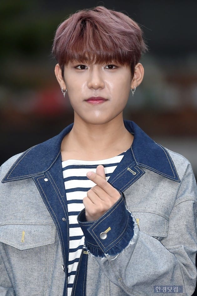 [포토] 워너원 박우진, '귀엽게 하트~'