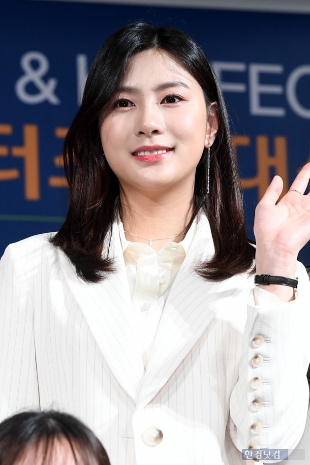 [포토] 에이핑크 오하영, '반사판 필요없는 미모~'