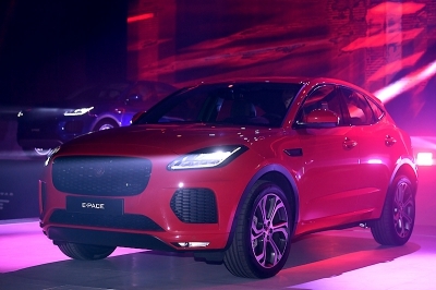  강렬한 모습으로 등장하는 재규어 'E-PACE'