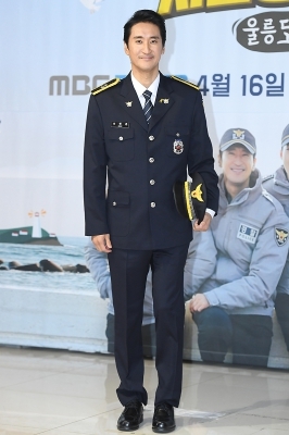  신현준, '제복 입고 멋진 미소'