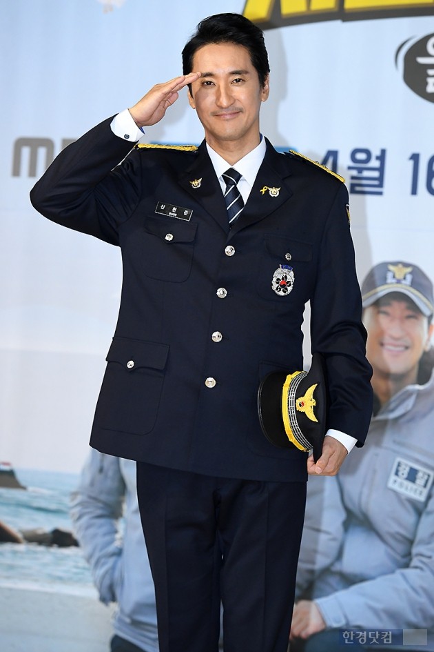 [포토] 신현준, '이제 능숙한 거수경례'