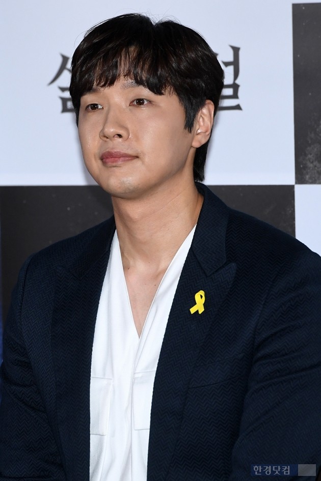 [포토] 지현우, '왼쪽 가슴에 세월호 리본 달고'