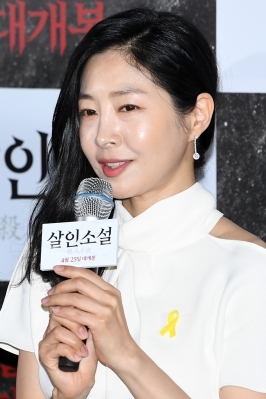  이은우, '왼쪽 가슴에 노란 리본 달고~'