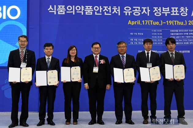 [포토] 식품의약품안전처 유공자 정부표창 영광의 얼굴들