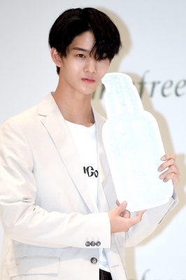  워너원 배진영, '부드러운 배챙이 눈빛~'