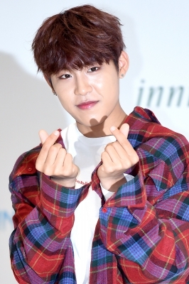  워너원 박우진, '눈길 사로잡는 귀여운 하트~'