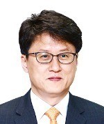 [오형규 칼럼] 미래보다 '과거'가 불확실한 나라