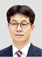 '문재인 대통령 복심' 윤건영 평양 동행… 김정은 메시지 들고 올지 관심
