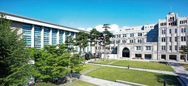 서울 안암동에 있는 고려대 경영대학 전경. 고려대 경영전문대학원(MBA)은 국내외 학교 평가 조사에서 1위를 놓치지 않는 명문으로 자리잡았다. /고려대 제공 