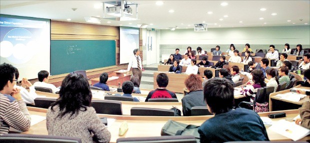 한양대 경영전문대학원(MBA)은 교육과정 트랙이 18개에 달한다. /한양대 제공 