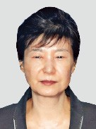 박근혜의 정치투쟁… 결국 항소 포기