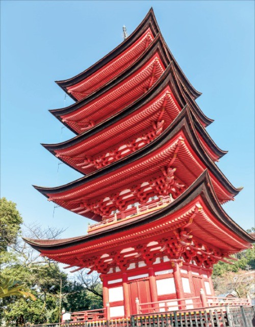 일본과 중국 당나라의 양식이 혼합된 5층 탑 ‘고주노토' 