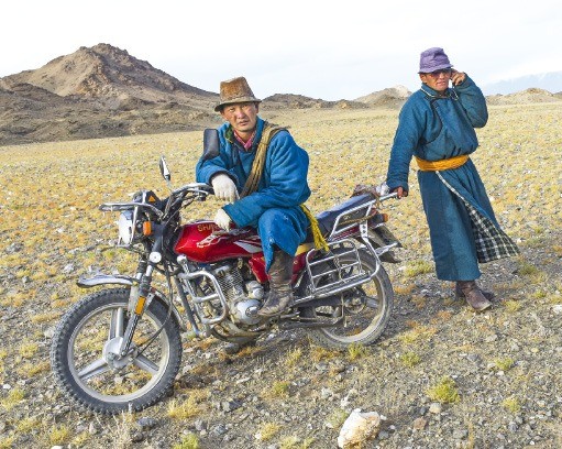 아랄 톨고이로 가는 길에 만난 몽골 사람들. 