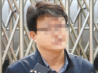 김경수 더불어민주당 의원의 전 보좌관 한모 씨가 서울지방경찰청 지능범죄수사대에 출석하고 있다.  /김영우 기자 youngwoo@hankyung.com 