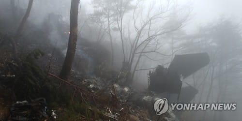 추락 F-15K 조종사 1명 시신 수습… "날 밝으면 수색 재개"