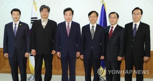 이낙연 총리, 사회적참사특조위 상임위원 5명에 임명장