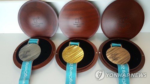 바흐, IOC 트로피·메달 기증… 강릉시, 올림픽기념관 전시