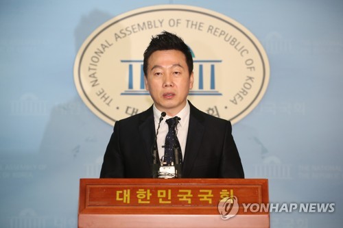 '성추행의혹' 정봉주, 이번엔 피고소인 신분돼 경찰 조사받는다