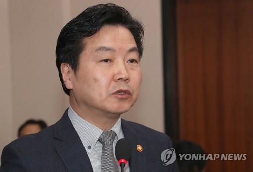 홍종학 장관 "재벌그룹 폐쇄성으로 중소기업이 크지 못해"